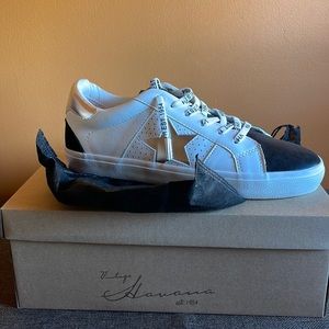 Never worn Women’s Size 10 Vintage Havana MYAH Sneakers